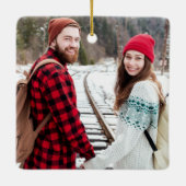 タイプライター文字カップル初めてのクリスマス赤 セラミックオーナメント (裏面)