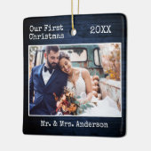 タイプライター文字ブルーウッド初めてのクリスマス結婚ズ セラミックオーナメント (左)