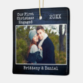 タイプライター文字ブルーウッド初めてのクリスマス 婚約した セラミックオーナメント (左)