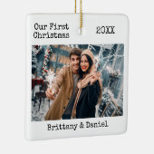 タイプライター文字初めてのクリスマスカップルの写真 セラミックオーナメント (右)