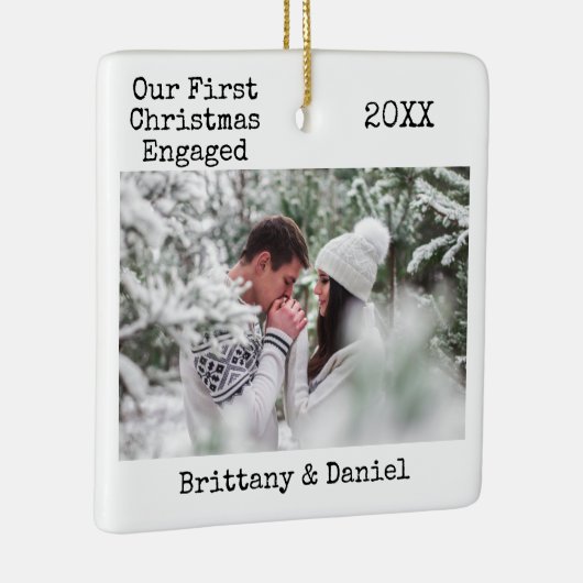 タイプライター文字初めてのクリスマス婚約した写真 セラミックオーナメント (右)