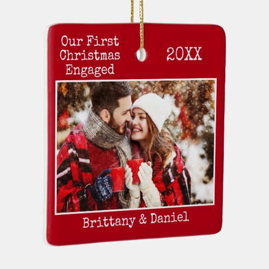 タイプライター文字初めてのクリスマス婚約した赤 セラミックオーナメント (右)