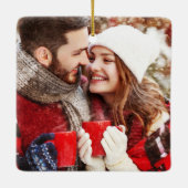 タイプライター文字初めてのクリスマス婚約した赤 セラミックオーナメント (裏面)