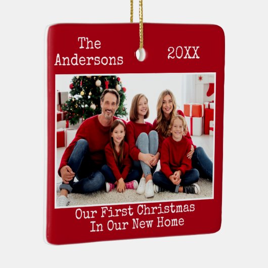 タイプライター文字初めてのクリスマス新しいホームフォトレッド セラミックオーナメント (右)