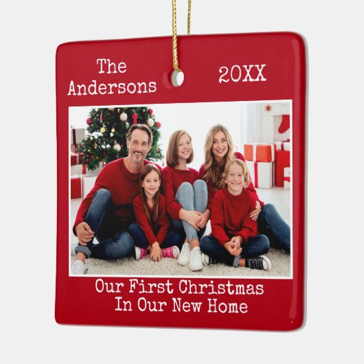 タイプライター文字初めてのクリスマス新しいホームフォトレッド セラミックオーナメント (左)