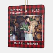 タイプライター文字初めてのクリスマス結婚プレイド セラミックオーナメント (左)