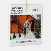 タイプライター文字初めてのクリスマスMr.And Mrs.Photo セラミックオーナメント (右)