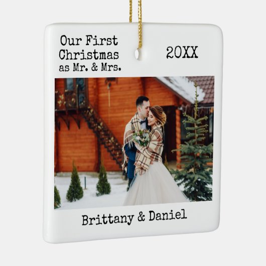 タイプライター文字初めてのクリスマスMr.And Mrs.Photo セラミックオーナメント (右)