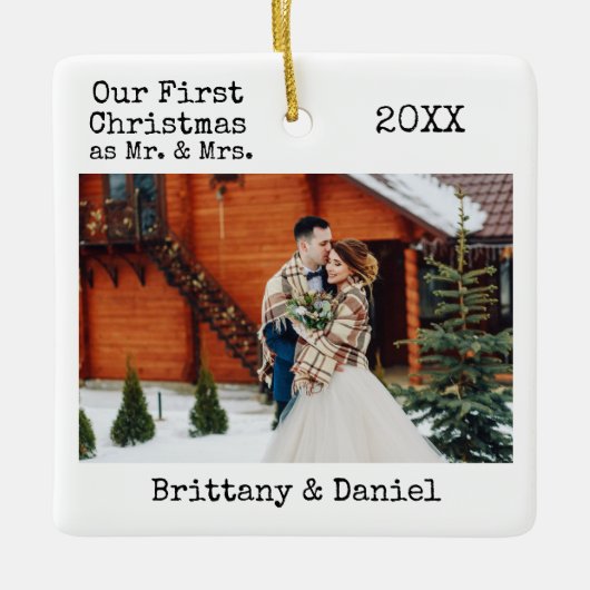 タイプライター文字初めてのクリスマスMr.And Mrs.Photo セラミックオーナメント (正面)