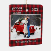 タイプライター文字私たちの初めてのクリスマス婚約したプレイド セラミックオーナメント (右)