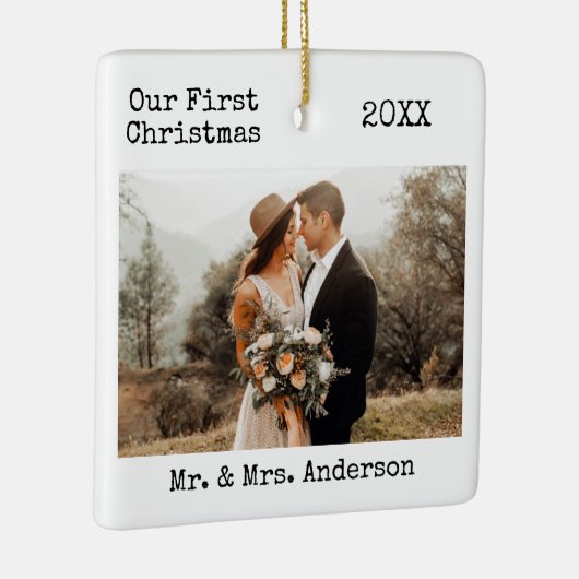 タイプライター文字結婚初めてのクリスマスの写真 セラミックオーナメント (右)