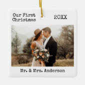 タイプライター文字結婚初めてのクリスマスの写真 セラミックオーナメント (正面)