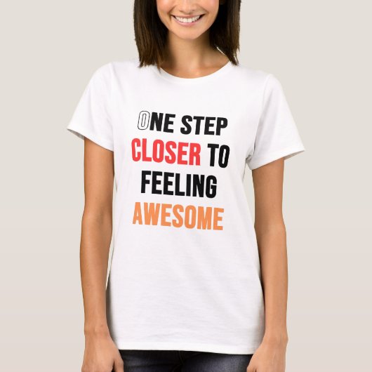 タイポグラフィが一歩近づ感じく素晴らし Tシャツ (正面)