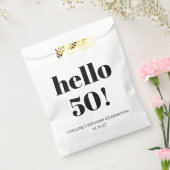 タイポグラフィはっきりしたアイボリーモダン50th誕生日パーティー フェイバーバッグ (封をした状態)