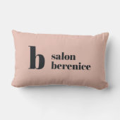 タイポグラフィはっきりしたモノグラム赤面ブラックビジネスランブ ランバークッション (裏面)