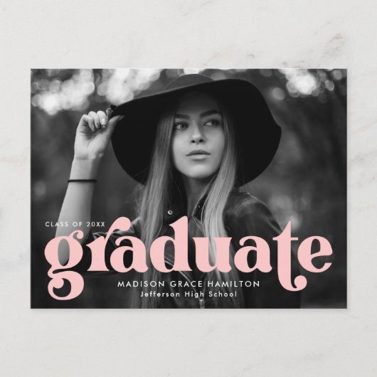 タイポグラフィはっきりした赤面ピンク写真卒業パーティー インビテーションポストカード (正面)