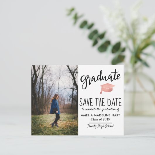 タイポグラフィは帽子|の保存を日付の写真卒業させます 案内ポストカード (スタンド正面)