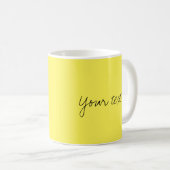 タイポグラフィカスタム文字または名前かわいいモダン黄色 コーヒーマグカップ (正面右)