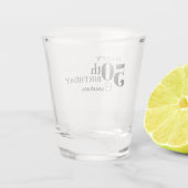 タイポグラフィクールハッピーエンド50番目の誕生日（名前） ショットグラス (裏面)