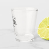 タイポグラフィクールハッピーエンド50番目の誕生日（名前） ショットグラス (右)