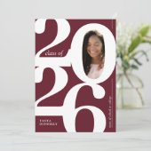 タイポグラフィック フォト バーガンディー 卒業パーティー 招待状 (スタンド正面)