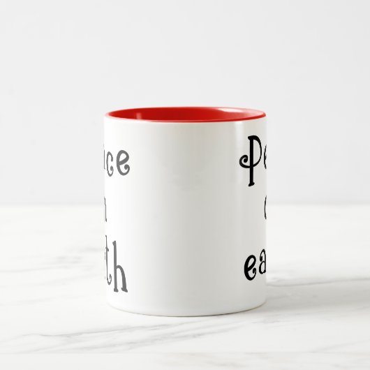 タイポグラフィピーチオンアースレッドコーヒーマグ ツートーンマグカップ (中央)