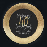 タイポグラフィブモダンラックと金ゴールド40歳の誕生日 ペーパープレート<br><div class="desc">タイポグラフィブモダンラックと金ゴールド40歳の誕生日パーティー紙プレート</div>