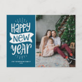 タイポグラフィブルー素朴ハッピーニューイヤー写真 シーズンポストカード (正面)