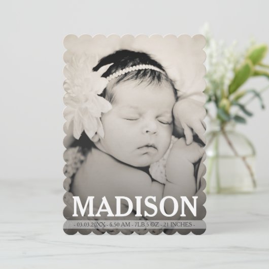 タイポグラフィベビーガール誕生発表写真カード 案内状 (スタンド正面)