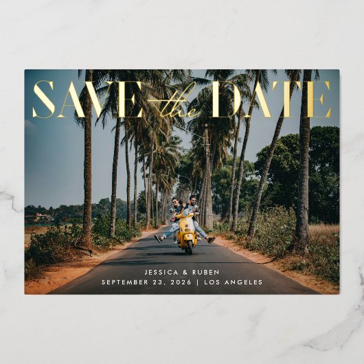 タイポグラフィモダンゴールドフォイル結婚式の日付を保存 箔招待状 (正面)