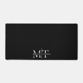 タイポグラフィモダンモノグラムブラック デスクマット (正面)