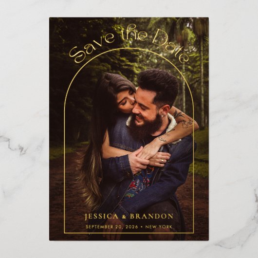 タイポグラフィモダン金ゴールドアーチ写真日付の保存 箔招待状 (正面)