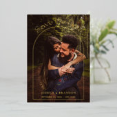 タイポグラフィモダン金ゴールドアーチ写真日付の保存 箔招待状 (立ち正面)