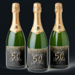 タイポグラフィモダン金ゴールドグリッターシック50th誕生日 スパークリングワインラベル<br><div class="desc">50祝年のスタイルは、この黒、白、金ゴールドのグリッター効果と一緒に50歳の誕生日は、良いワイン、ビール、水のパーティーラベルに見える。スクリプトモダン文字とグラフィックを含むはっきりしたデザイン。色をに変更しカスタマイズます。コレクションの一部。</div>
