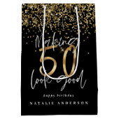タイポグラフィモダン金ゴールドグリッター50歳の誕生日 ミディアムペーパーバッグ (裏面)