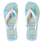 タイポグラフィーが楽しい遊び心のある ビーチサンダル (フットベッド)