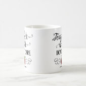 タイポグラフィ先生の髪なんて気にしない コーヒーマグカップ (中央)