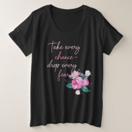 タイポグラフィ引用文とピンクの花 プラスサイズTシャツ