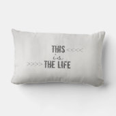 タイポグラフィ引用文アクセント枕グレ淡い色のー ランバークッション (裏面)