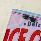 タイポグラフィ最高のインタウンアイスクリームアド ビーチタオル (インサイチュ)