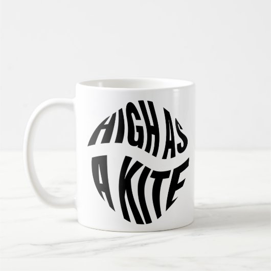 タイポグラフィ 高く舞う凧 ブラック コーヒーマグカップ (左)