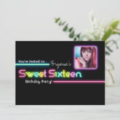 タイポグラフィ SWEET 16 ネオン グロー フォト パーティー 招待状 (スタンド正面)
