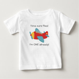 タイムフライ かわいい飛行機 私1歳 1st 誕生日 ベビーTシャツ