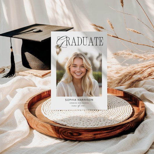 タイムレスクラシックタイポグラフィ写真の卒業 招待状