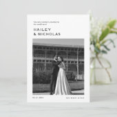 タイムレスクラシックタイポグラフィQRコードフォト結婚ズ 招待状 (スタンド正面)