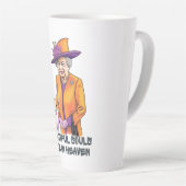 タイムレススタイルと猶予 – RIPクイーンエリザベスII カフェラテマグ (右アングル)