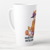 タイムレススタイルと猶予 – RIPクイーンエリザベスII カフェラテマグ (左アングル)