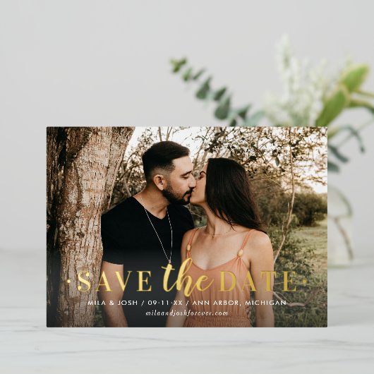 タイムレス金ゴールド結婚タイプの救写真当社の日付 箔招待状 (立ち正面)