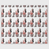 タイヤに座っている女の子をピン留めする ラッピングペーパー (フラット)