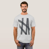 タイヤはTシャツを示しますか、または追跡します Tシャツ (正面フル)